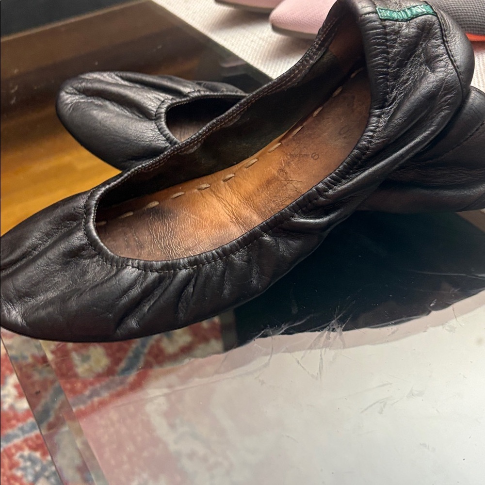 Tieks black Leather ballet Flat Shoes. Size: 9M, made in Italy ,folding flats - Picture 3 of 11